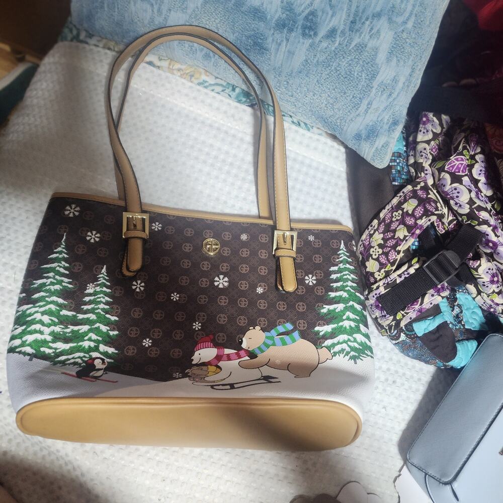 GIANI BERNINI EUC SLEDDING CHRISTMAS TOTE MADE FOR MACYS